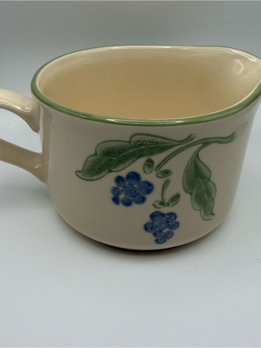 Pfaltzgraff Cream Floral Berry Pattern Dinnerware Mug with Green Rim